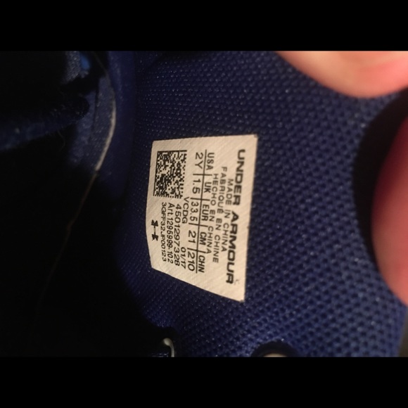 Boys UnderArmour white/gray/blue sneakers size 2Y - Picture 3 of 3